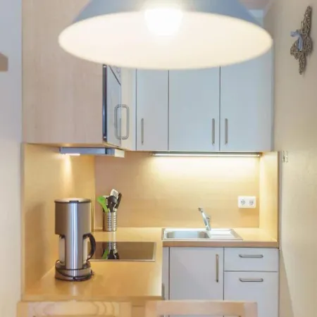 Mit Balkon Und Freizeitangeboten In *